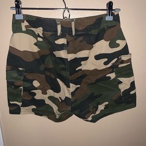 Cargo camouflage shorts